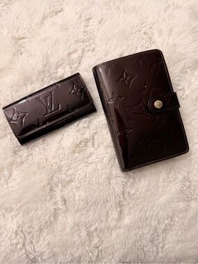 Louis Vuitton Brown Patent Key Holder with Gold Hardware